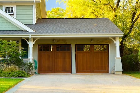 How To Know When It's Time To Wash Your Driveway Thumbnail